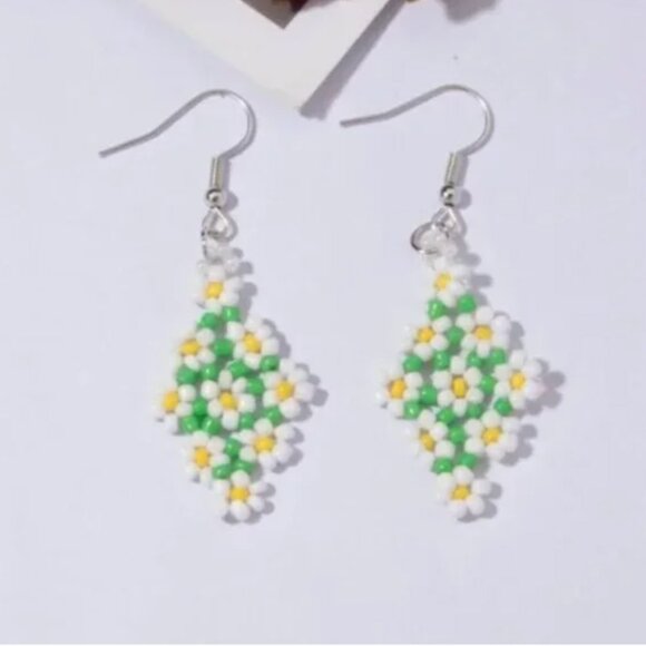 ❤️ FREE Beaded Flower Tapestry Drop Charm Floral Chic Glam Girly Hip Earrings - Picture 3 of 4